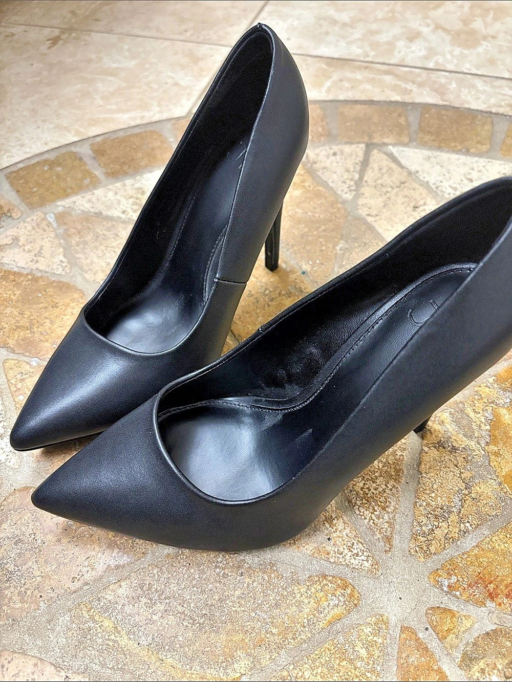 Justfab Black Pointed-Toe Heels Like New